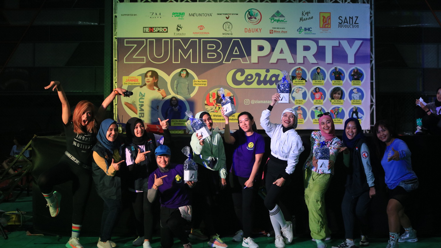 Semangat Sehat RS Pertamina Cirebon Support Tim Medis dalam Acara Zumba Party di Sport Center Cirebon